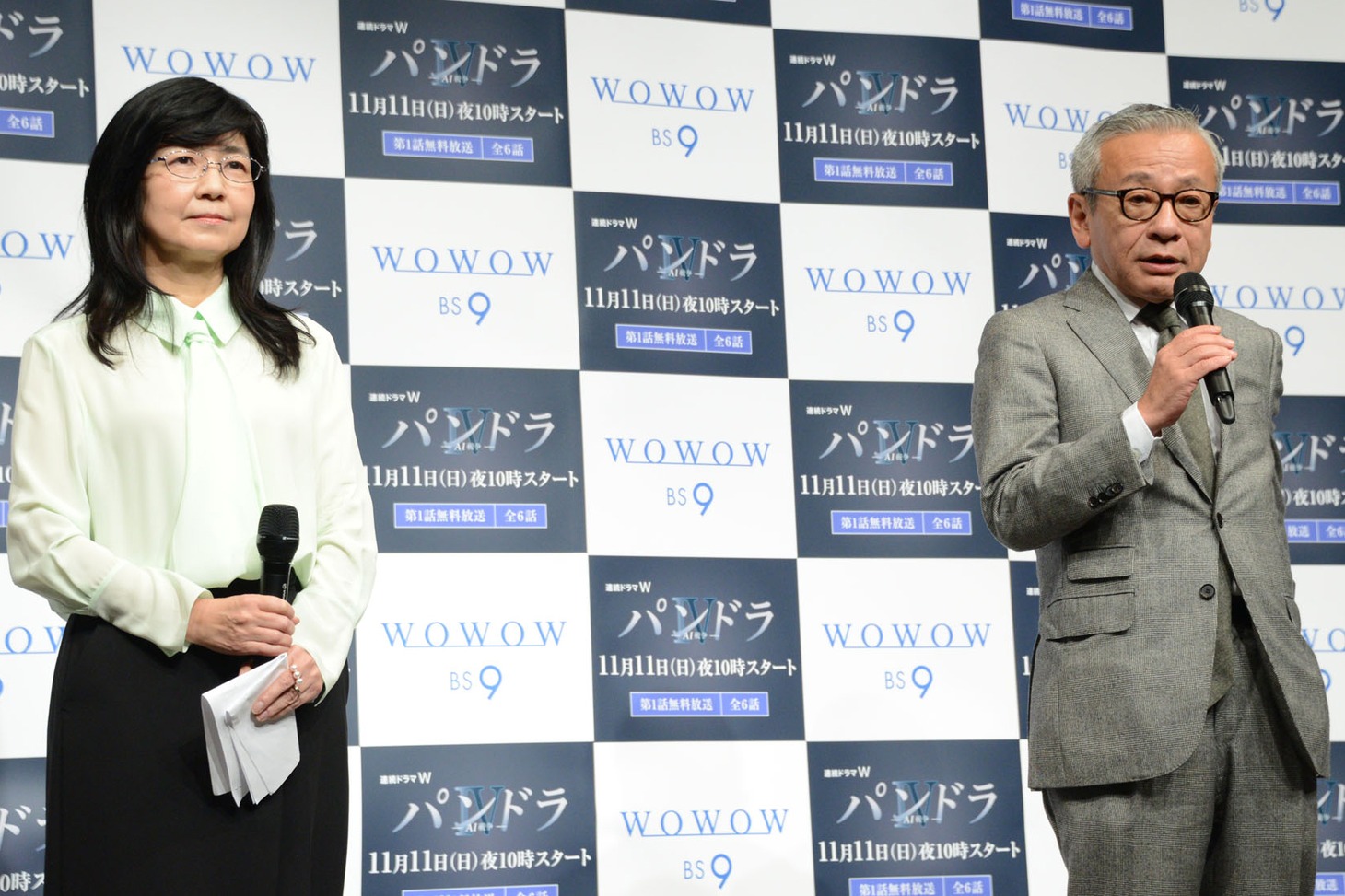 左から井上由美子、河毛俊作。
