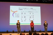 「東アジア文化都市2019豊島」シンポジウムの様子。左から古川タク、久野遥子、山下敦弘。