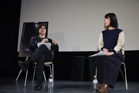 左から柳下毅一郎、MCの月永理絵。