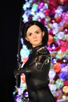 アリータの等身大スタチュー。