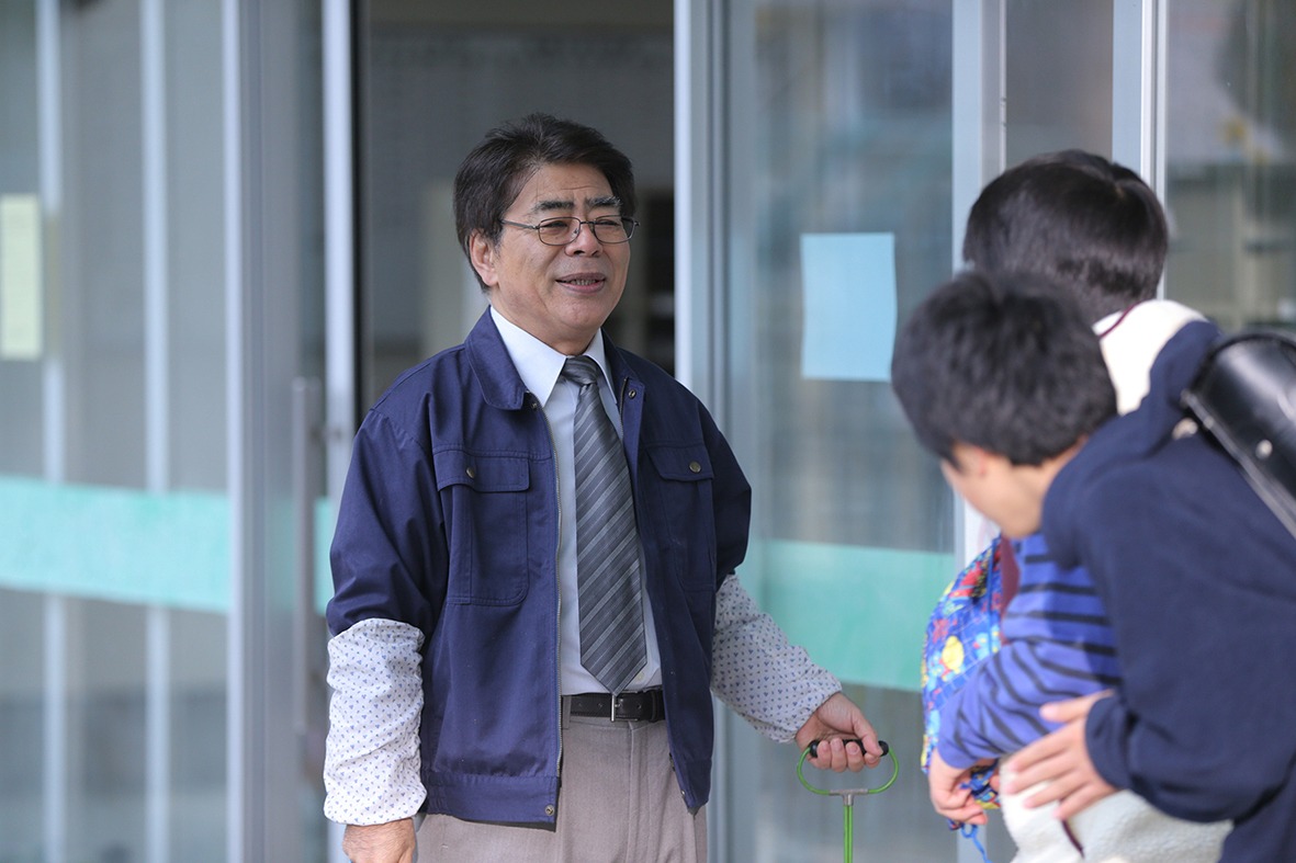 「まく子」より、小倉久寛演じる校長。