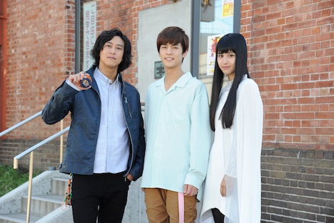 左から佐野岳、奥野壮、大幡しえり。
