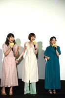 声を合わせて回答する女子チーム。左から桜井日奈子、玉城ティナ、桜田ひより。