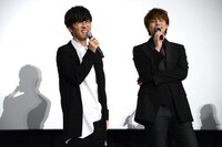 左から櫻井孝宏、宮野真守。