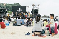 「cinema bird（移動映画館） in 沖縄 2018」の様子。