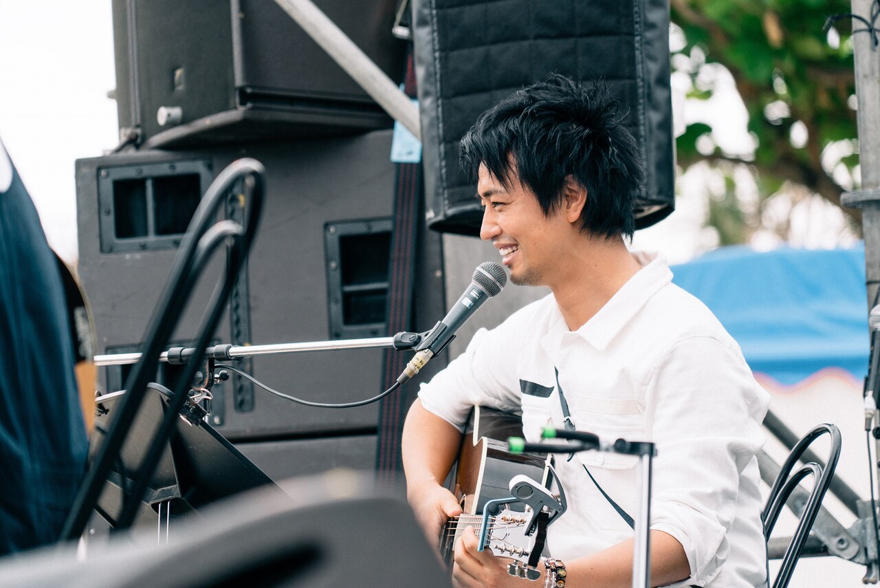 齊藤工が沖縄で歌声を披露、移動映画館プロジェクトに伊藤歩や永野も登場