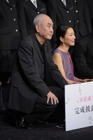 左から佐々部清、羽田美智子。