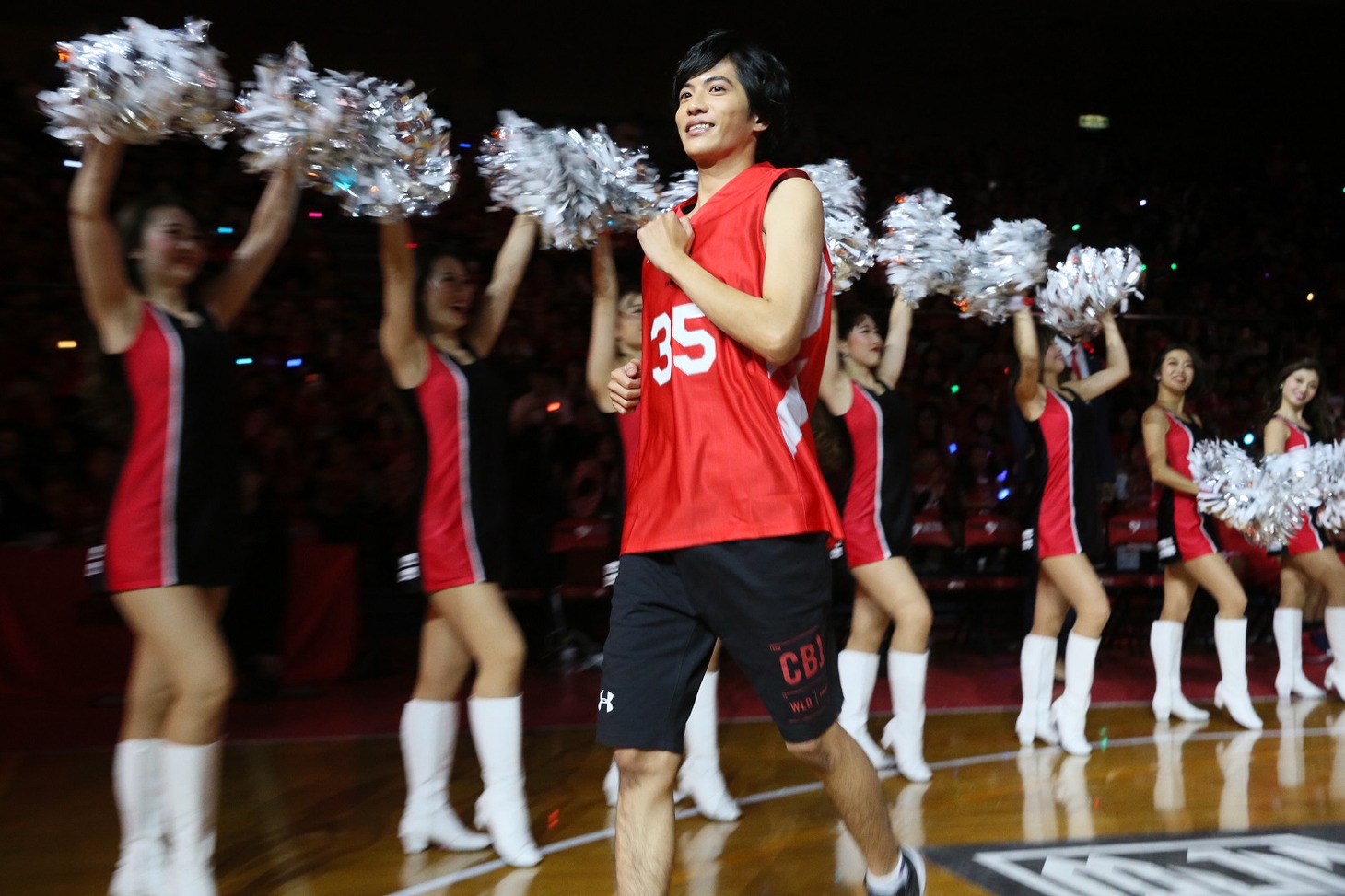 登場する志尊淳。