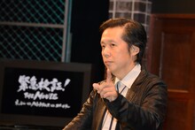 「緊急検証！THE MOVIE ネッシーvsノストラダムスvsユリ・ゲラー」収録現場にて、山口敏太郎。