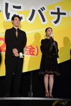 左から大泉洋、高畑充希。