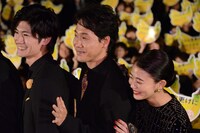 左から三浦春馬、大泉洋、高畑充希。