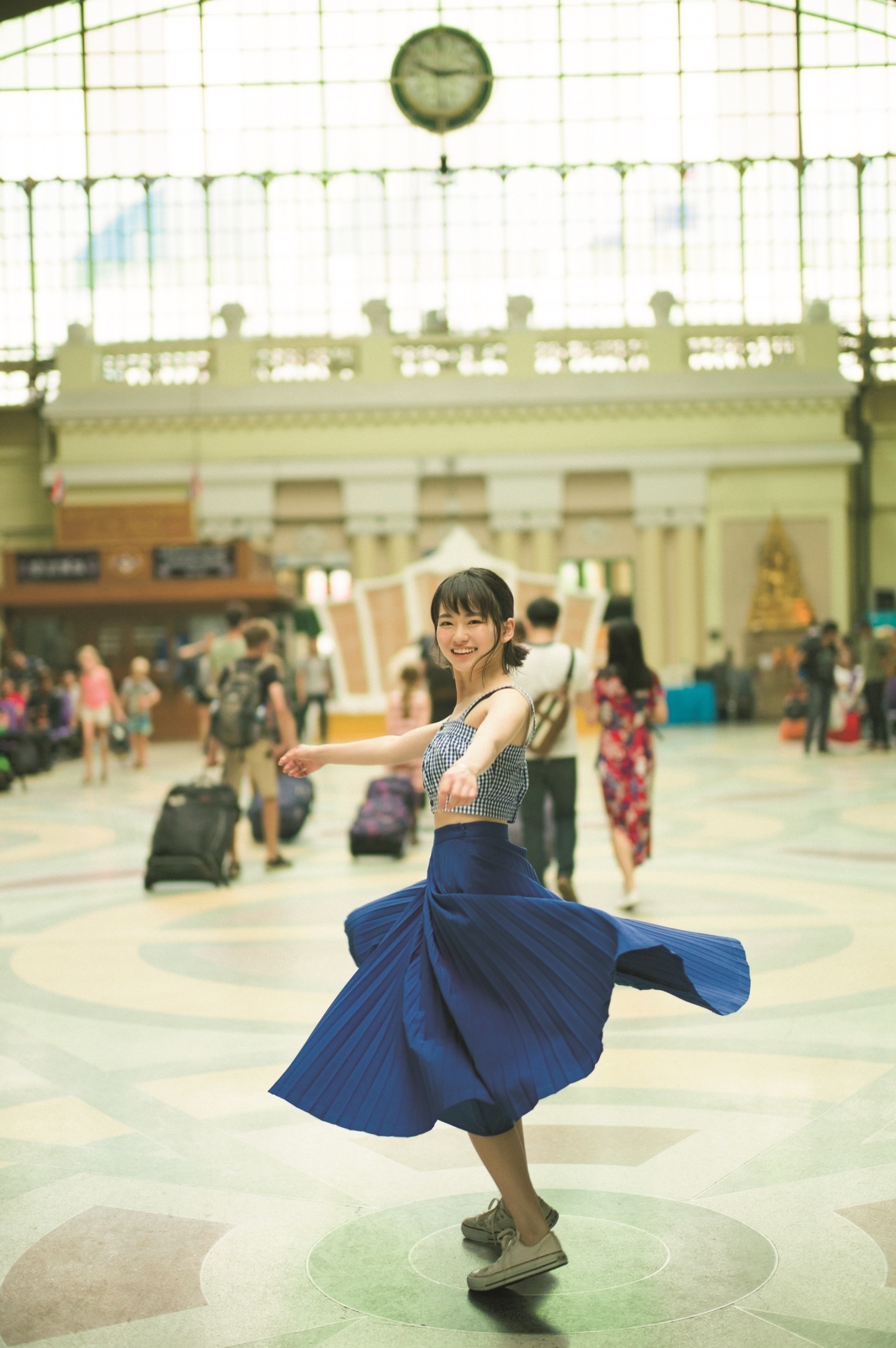 「山田杏奈ファースト写真集『PLANET NINE』」より。（東京ニュース通信社刊）