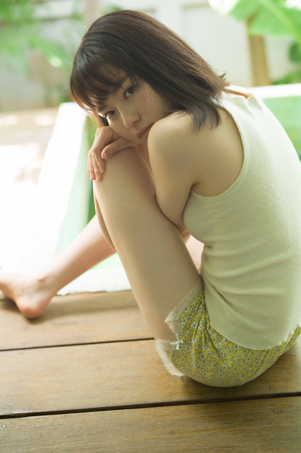 「山田杏奈ファースト写真集『PLANET NINE』」より。（東京ニュース通信社刊）