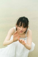 「山田杏奈ファースト写真集『PLANET NINE』」より。（東京ニュース通信社刊）