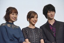 「青の帰り道」完成披露上映会の様子。左から清水くるみ、真野恵里菜、横浜流星。