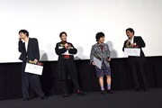 入江悠（右端）の「続編を作りたい」というコメントに、「やりたーい！」と声を上げるキャストたち。