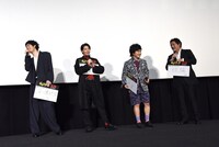 入江悠（右端）の「続編を作りたい」というコメントに、「やりたーい！」と声を上げるキャストたち。