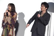 左から北川景子、田中圭。