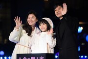 左から篠原涼子、稲垣来泉、西島秀俊。