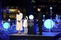 左から篠原涼子、稲垣来泉、西島秀俊。