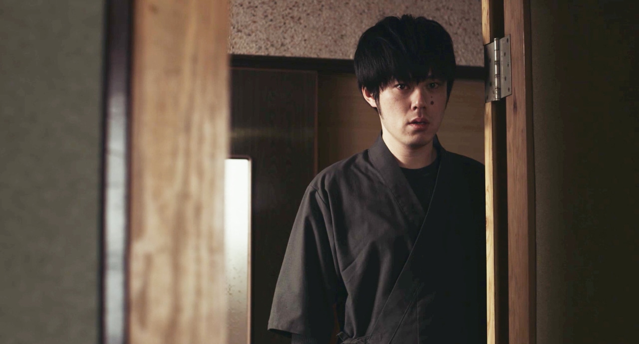 「赤い雪 Red Snow」より、好井まさお演じる昌男。