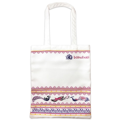 バーフバリ・グッズセットのトートバッグ。