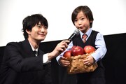 左から岡田将生、田中レイくん。