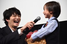 左から岡田将生、田中レイくん。