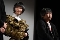 左から灯敦生、三羽省吾。