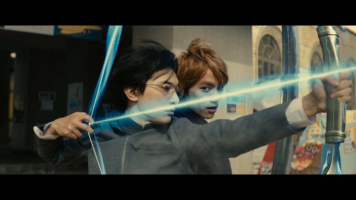 福士蒼汰と吉沢亮が共闘！「BLEACH」舞台裏捉えた映像、ワイヤーアクションも