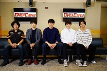 「OVER DRIVE」ソフト特典「男だらけのビジュアルコメンタリ―」より。左から羽住英一郎、町田啓太、東出昌大、新田真剣佑、北村匠海。