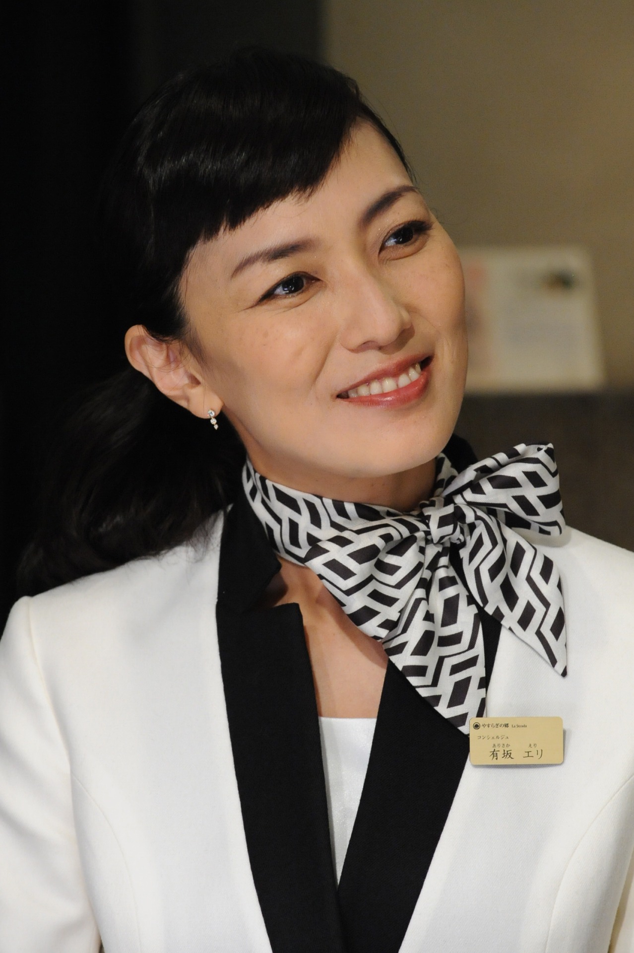 「やすらぎの刻～道」より、板谷由夏演じる有坂エリ。