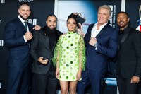 左からフロリアン・ムンテアヌ、スティーヴン・ケープル・Jr.、テッサ・トンプソン、ドルフ・ラングレン、マイケル・B・ジョーダン。