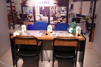 天空不動産オフィスの展示。