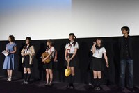 「がっこうぐらし！」完成披露舞台挨拶の様子。