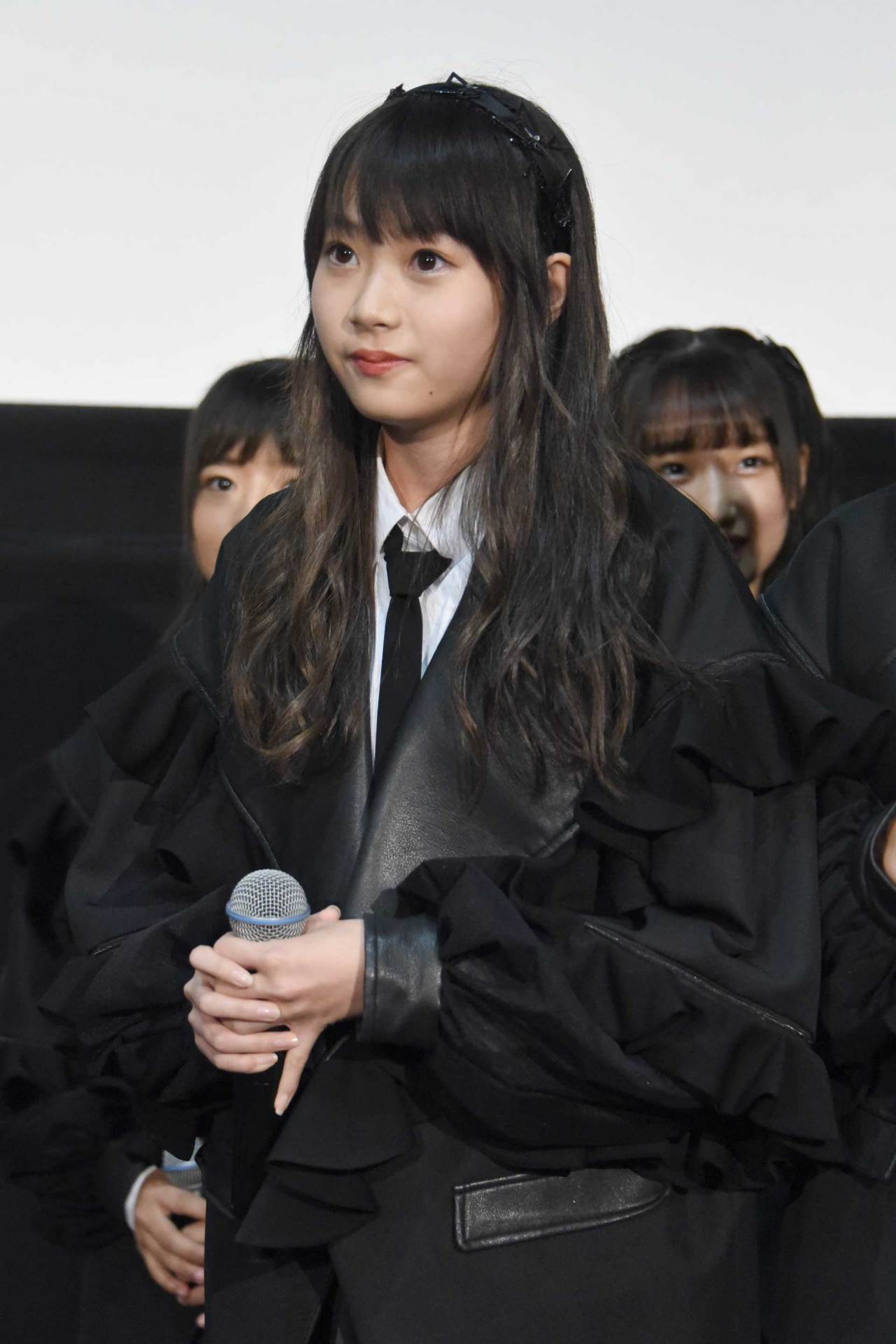 ラストアイドル2期生を代表して挨拶した橋本桃呼。