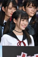 阿部菜々実（手前）