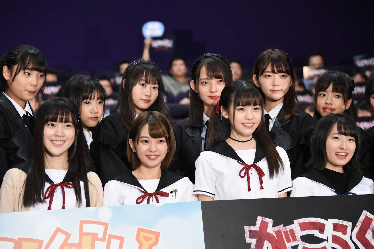 「がっこうぐらし！」完成披露舞台挨拶の様子。前列左から間島和奏、長月翠、阿部菜々実、清原梨央。