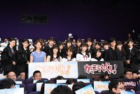 「がっこうぐらし！」完成披露舞台挨拶の様子。