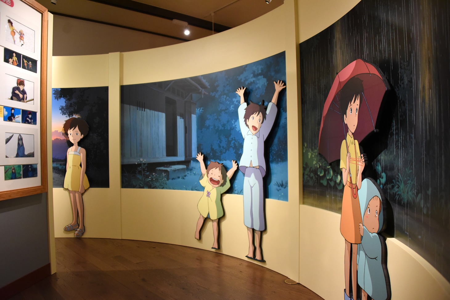 「『映画を塗る仕事』展」の様子。