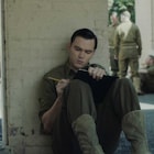 戦地でも執筆に没頭、「ライ麦畑の反逆児」若きサリンジャー捉えた新場面カット