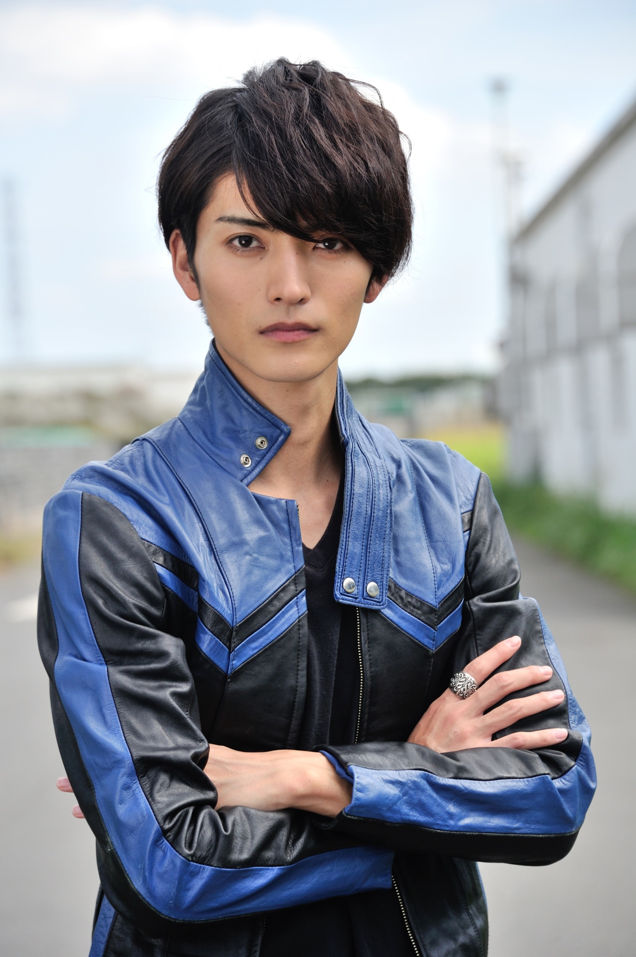 深海マコト役の山本涼介。