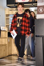 取材会場に登場した佐野玲於。