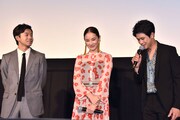 左から太賀、吉田羊、森崎ウィン。