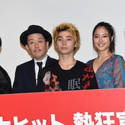 「銃」初日、金髪の村上虹郎にリリー・フランキーが「新宿歩いたら職質されるぞ」