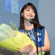 深川麻衣がTAMA映画賞で新進女優賞に輝き感無量、伊藤沙莉は声震わせる