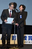 吉村界人（右）