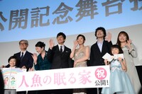 「人魚の眠る家」公開記念舞台挨拶の様子。