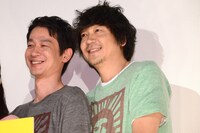 左から加瀬亮、大森南朋。