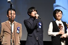 左から細井学、長屋和彰、しゅはまはるみ。